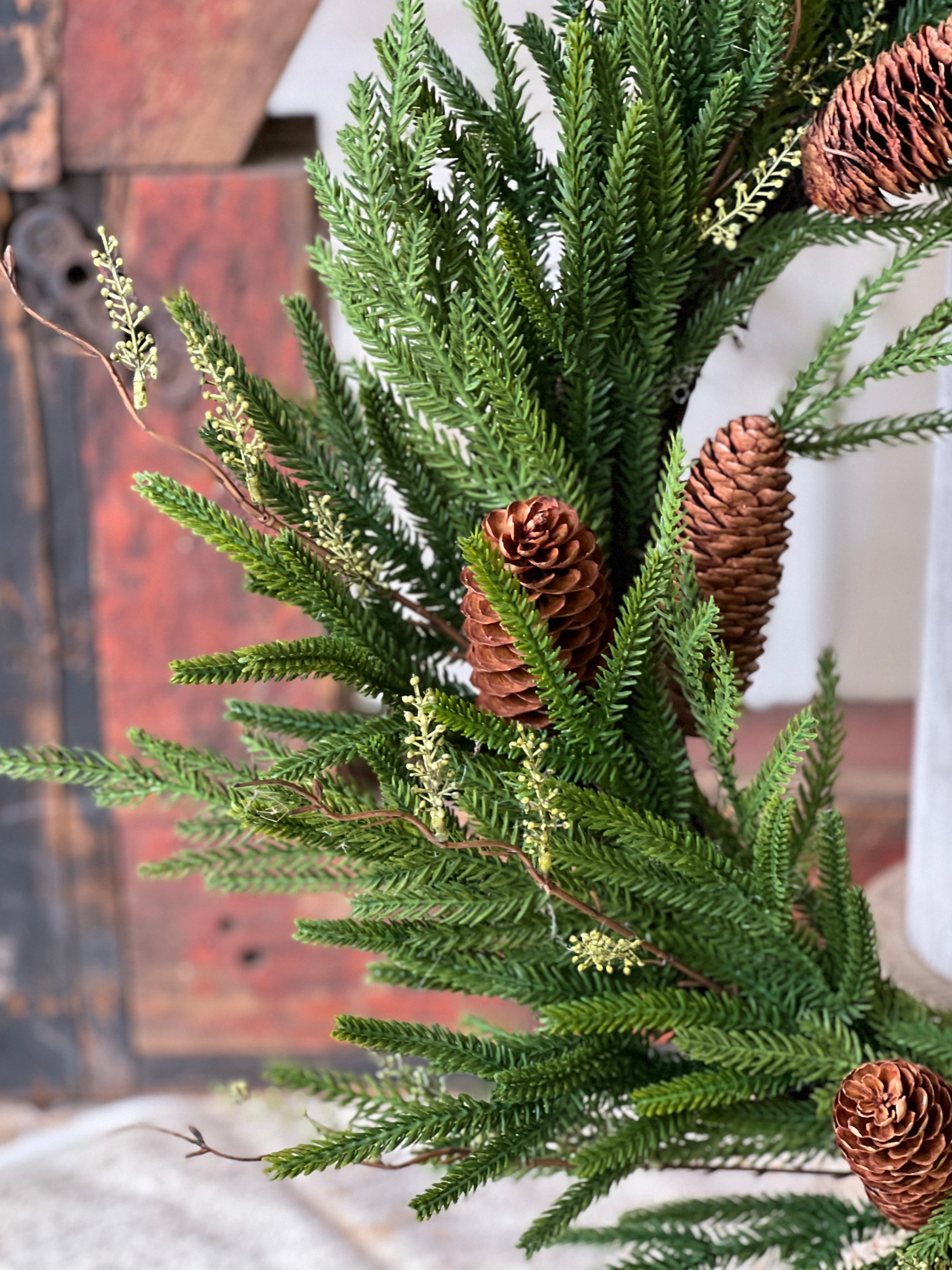 Pencil Pine Wreath | 24